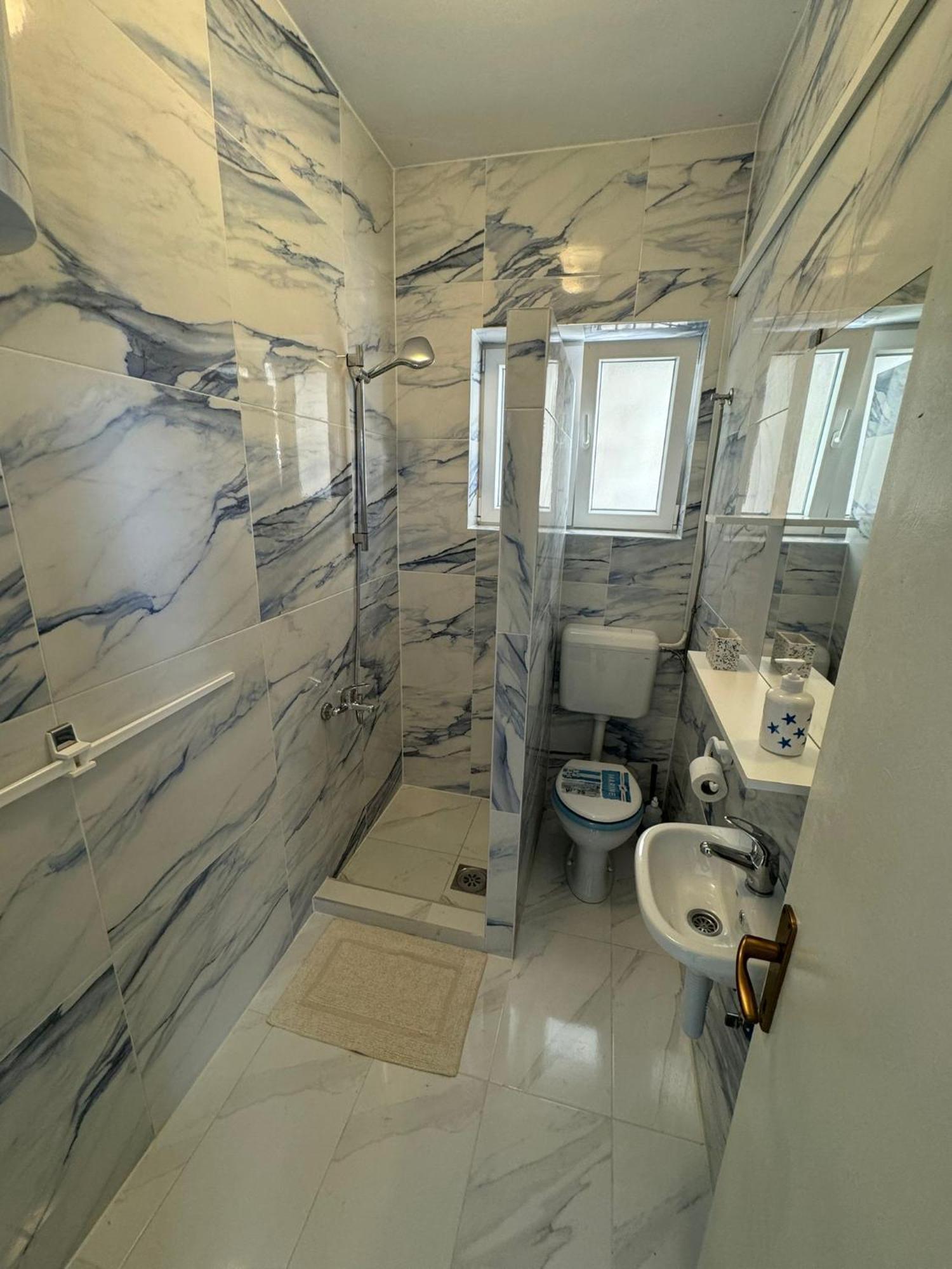 Marina Apartmani Tisno Murter エクステリア 写真