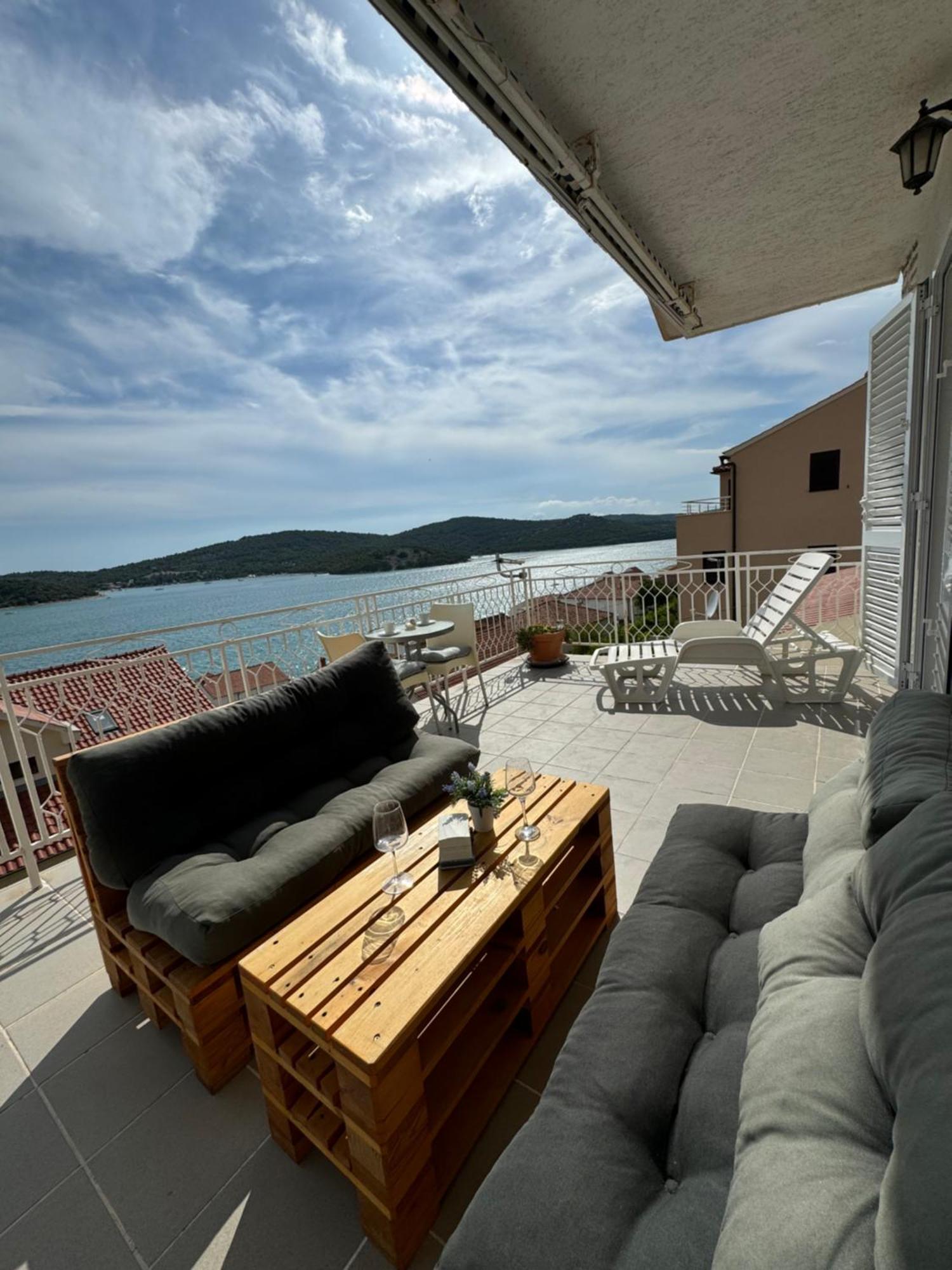 Marina Apartmani Tisno Murter エクステリア 写真